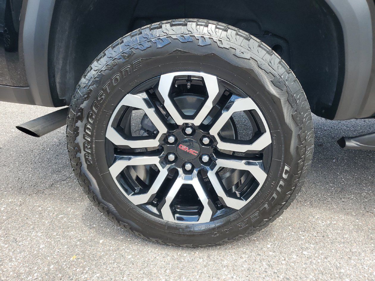 Used 2025 GMC Canyon AT4 w/ Nightfall Edition AWD/4WD image 5