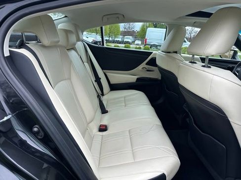 Used 2022 Lexus ES 300h w/ Luxury Package FWD image 22