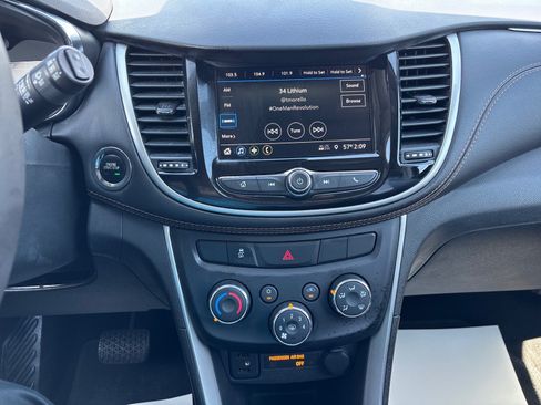 Used 2019 Chevrolet Trax LT w/ LT Convenience Package AWD/4WD image 27