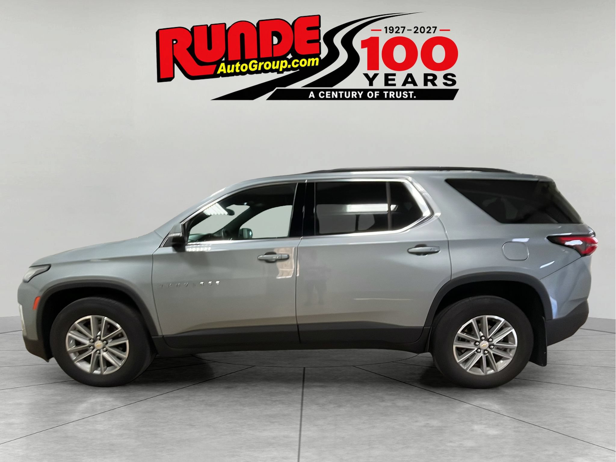 Used 2023 Chevrolet Traverse LT AWD/4WD image 2