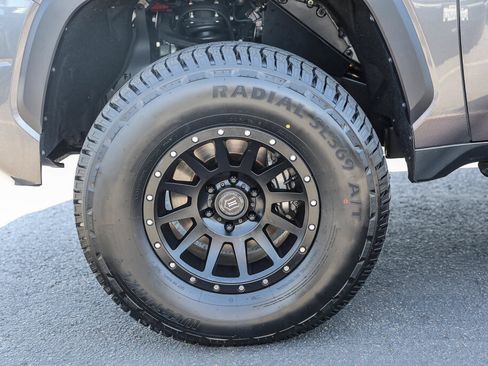 Used 2024 Toyota Tundra Limited AWD/4WD image 30
