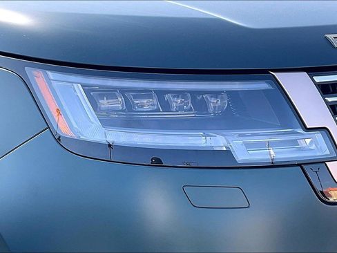 New 2026 Land Rover Range Rover SV AWD/4WD image 17