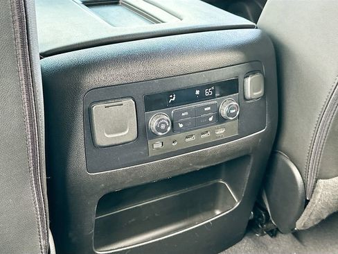 Used 2019 Chevrolet Suburban LT image 28