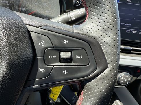 Used 2025 Chevrolet Trax RS w/ Driver Confidence Package image 27