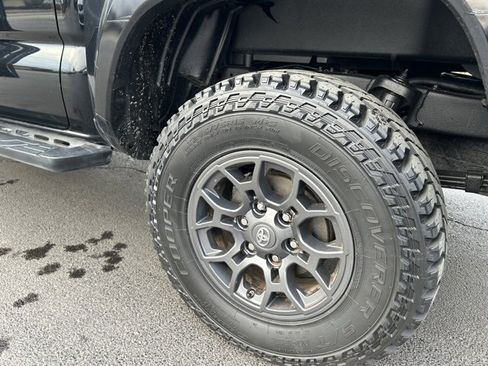 Used 2018 Toyota Tacoma SR5 image 18