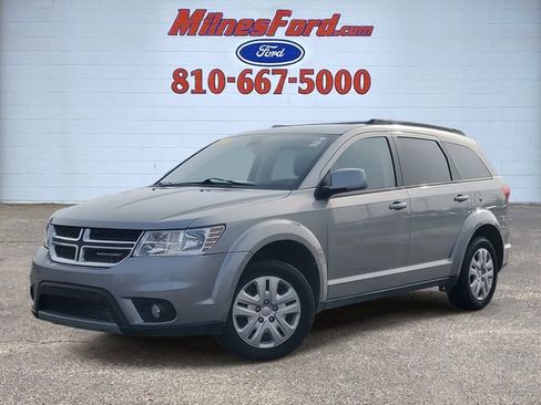 Used 2019 Dodge Journey SE image 1