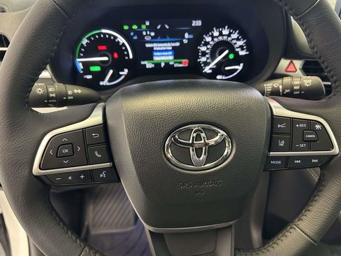 Used 2026 Toyota Sienna XLE FWD image 23