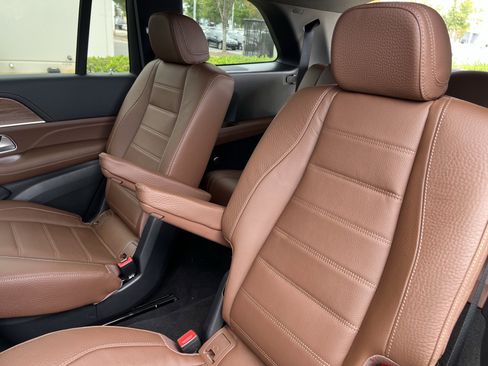 Certified 2026 Mercedes-Benz GLS 450 4MATIC image 33