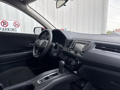 Used 2017 Honda HR-V LX image 29