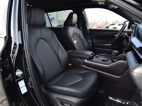 Used 2021 Toyota Highlander XSE image 22