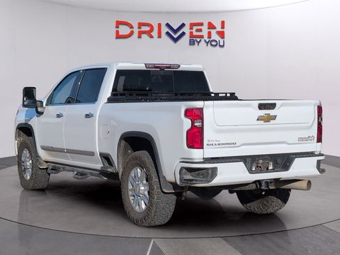 Used 2024 Chevrolet Silverado 2500 High Country w/ High Country Premium Package image 3