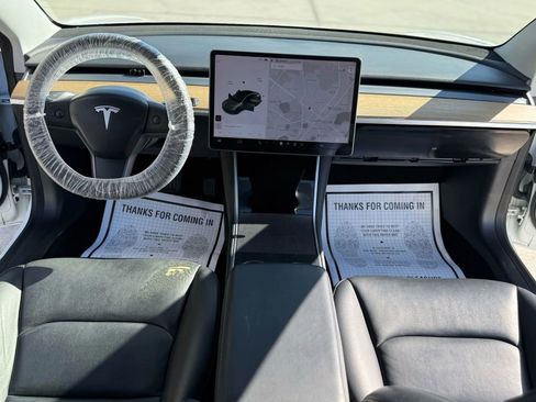 Used 2020 Tesla Model 3 Standard Range image 18