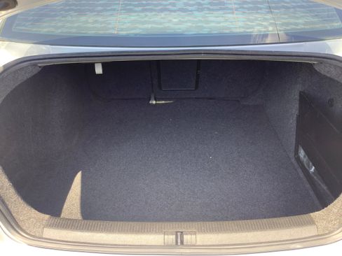 Used 2010 Volkswagen Jetta SE FWD image 13