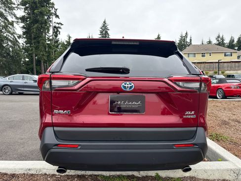 Used 2022 Toyota RAV4 XLE Premium AWD/4WD image 5