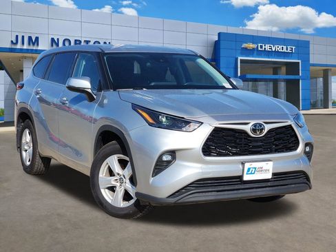 Used 2024 Toyota Highlander AWD image 1