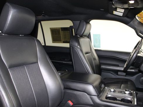 Used 2020 Ford Expedition XLT w/ Equipment Group 202A AWD/4WD image 22