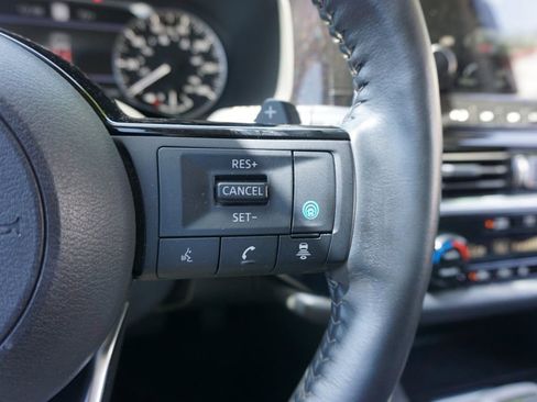 Used 2024 Nissan Pathfinder SL w/ SL Premium Package image 9