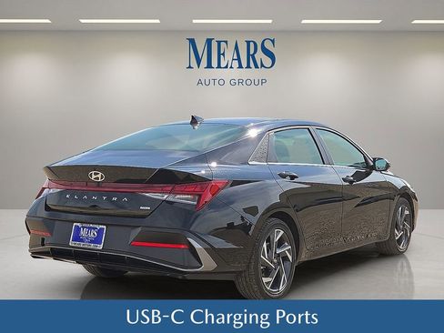 Used 2025 Hyundai Elantra Limited image 6