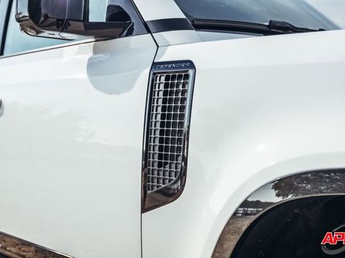 Used 2022 Land Rover Defender 110 X-Dynamic HSE image 29