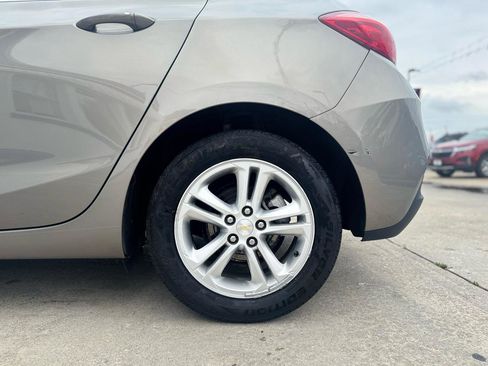Used 2018 Chevrolet Cruze LT w/ Convenience Package FWD image 22
