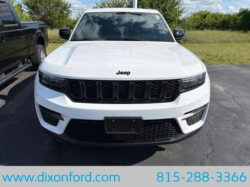 Used 2024 Jeep Grand Cherokee Altitude AWD/4WD image 8