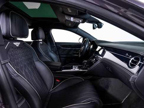 Used 2021 Bentley Flying Spur V8 image 17