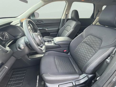 Used 2025 Nissan Pathfinder S FWD image 23