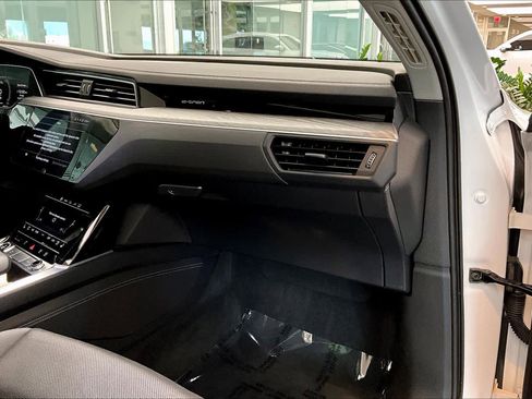 Certified 2024 Audi Q8 e-tron Premium Plus w/ Premium Plus Package image 18