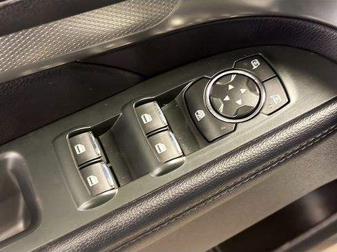 Used 2019 Ford Explorer XLT image 15