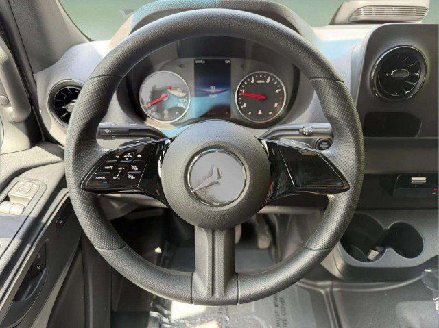 Used 2025 Mercedes-Benz Sprinter 2500 image 10