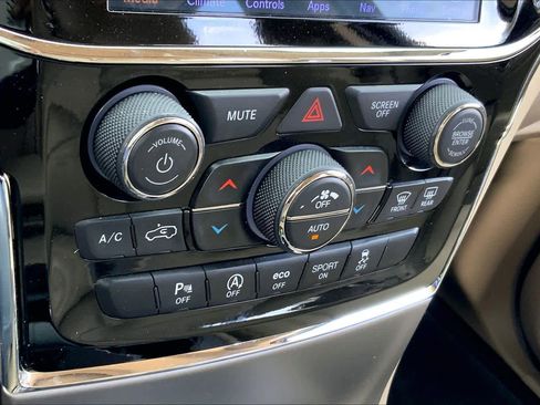 Used 2020 Jeep Grand Cherokee Limited image 31