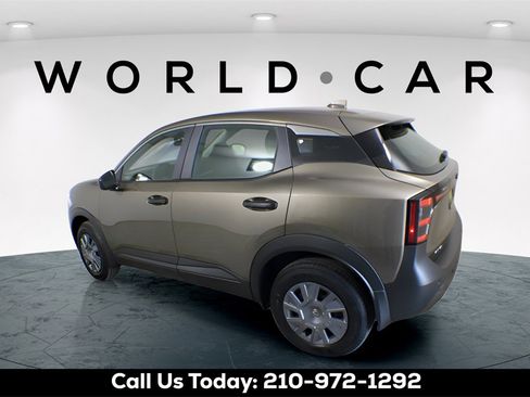 Used 2025 Nissan Kicks S image 5