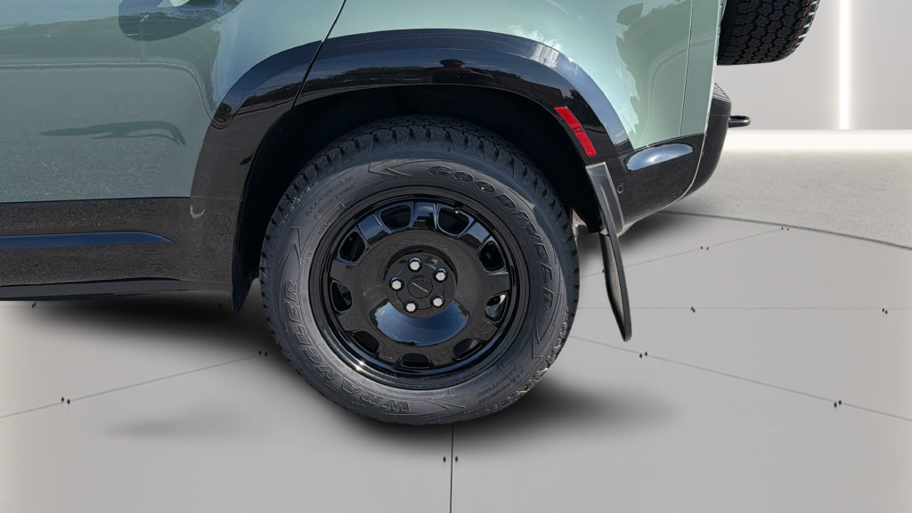New 2026 Land Rover Defender 110 AWD/4WD image 16