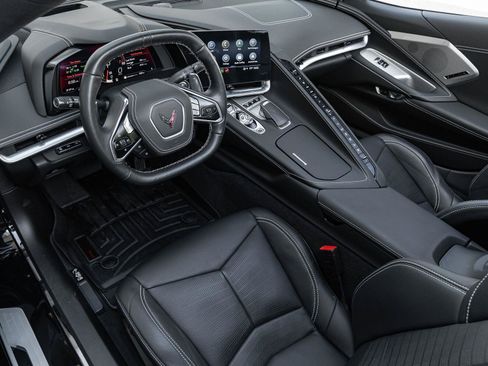 Used 2021 Chevrolet Corvette Stingray Premium Cpe w/ Z51 Performance Package RWD image 2