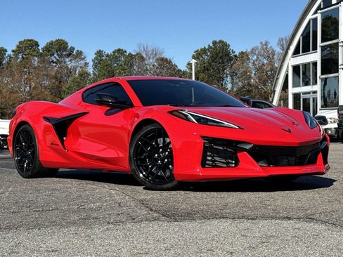 Used 2024 Chevrolet Corvette Z06 image 2