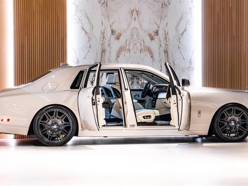 Used 2026 Rolls-Royce Phantom Sedan RWD image 3