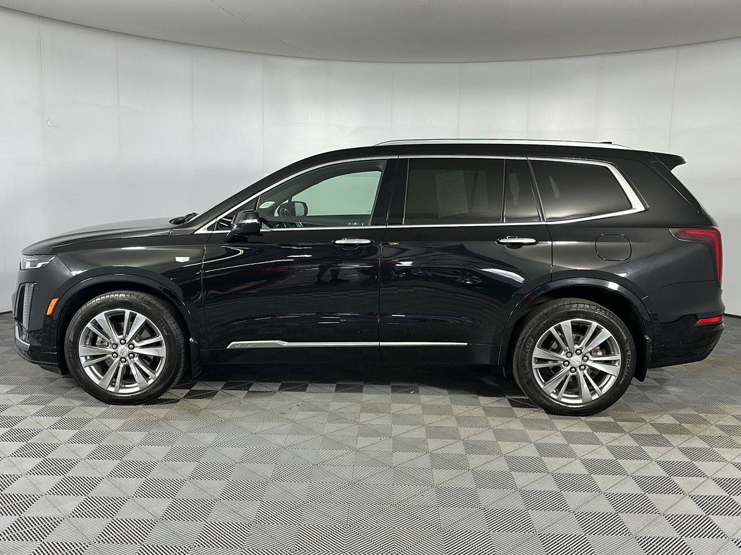 Used 2024 Cadillac XT6 Premium Luxury AWD/4WD image 8