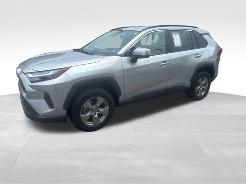 Used 2024 Toyota RAV4 XLE AWD/4WD image 3
