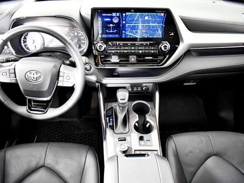 Used 2022 Toyota Highlander Platinum image 22