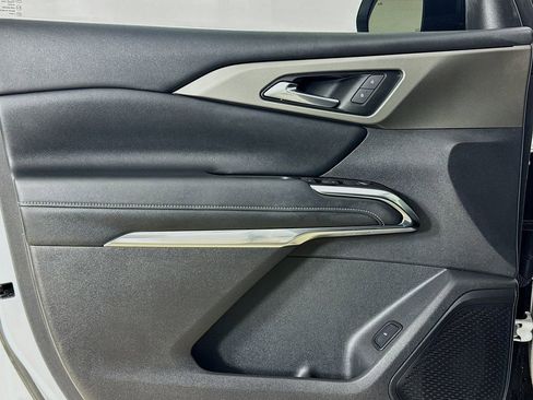 Used 2024 Chevrolet Traverse LT w/ Midnight/Sport Edition image 9