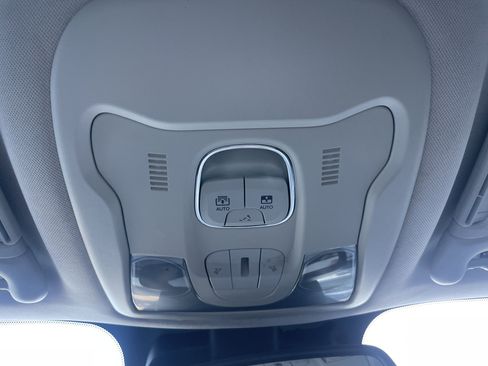 Used 2018 Jeep Renegade Latitude w/ Safety & Security Group image 20