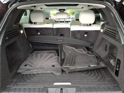 Used 2024 Land Rover Range Rover Sport SE AWD/4WD image 19