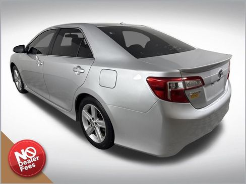 Used 2014 Toyota Camry L image 5