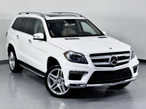 Used 2014 Mercedes-Benz GL 550 4MATIC image 3