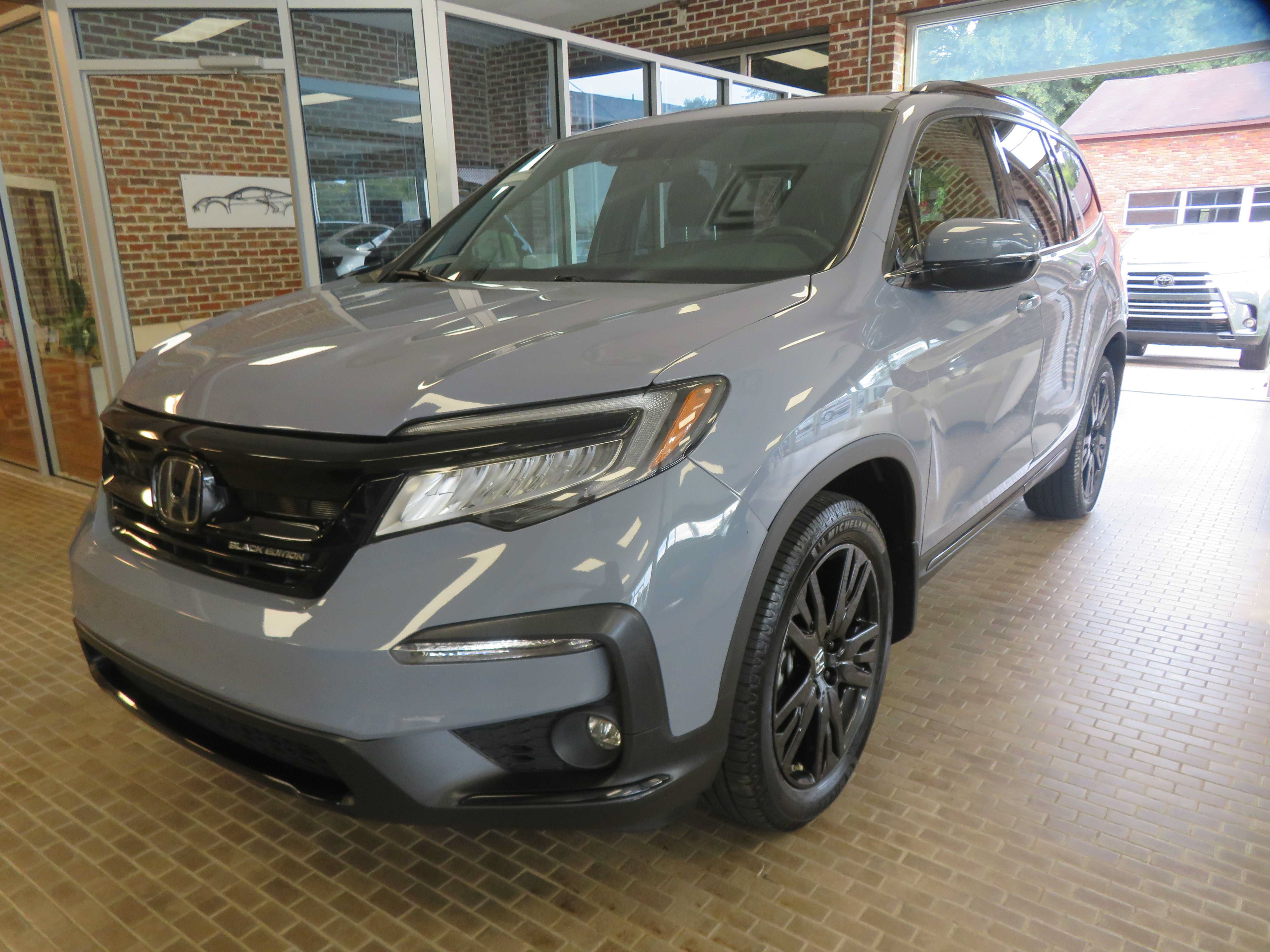 Used 2022 Honda Pilot Black Edition image 1