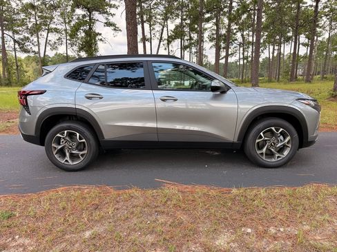 New 2026 Chevrolet Trax LT w/ Driver Confidence Package FWD image 6