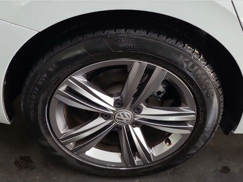 Used 2019 Volkswagen Jetta R-Line FWD image 4