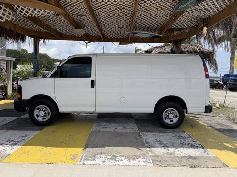 Used 2017 Chevrolet Express 2500 RWD image 10