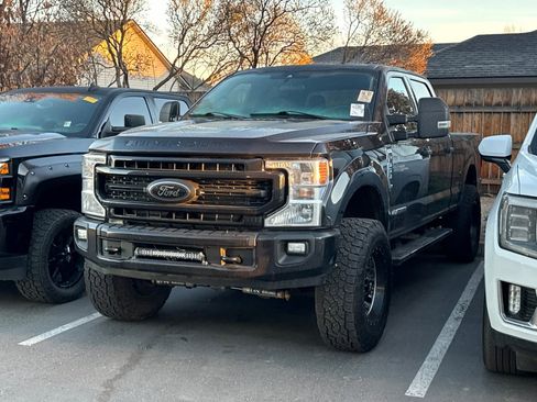 Used 2022 Ford F350 XLT w/ Black Appearance Package image 2
