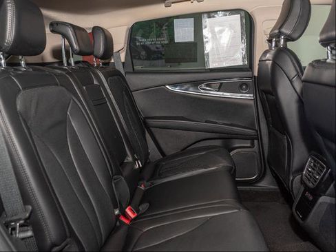 Used 2021 Lincoln Nautilus Reserve AWD/4WD image 23
